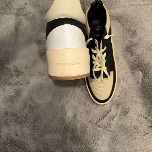 2 PAIR OF SIZE 42 EU SNEAKERS FOR THE PRICE OF 1!!!! - Picture 2 of 4